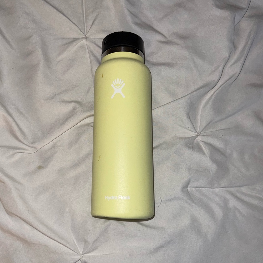 Yellow 40oz hydro flask